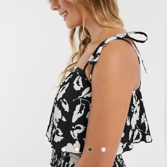 ASOS 2 piece black and white top and skirt set - Picture 2 of 9